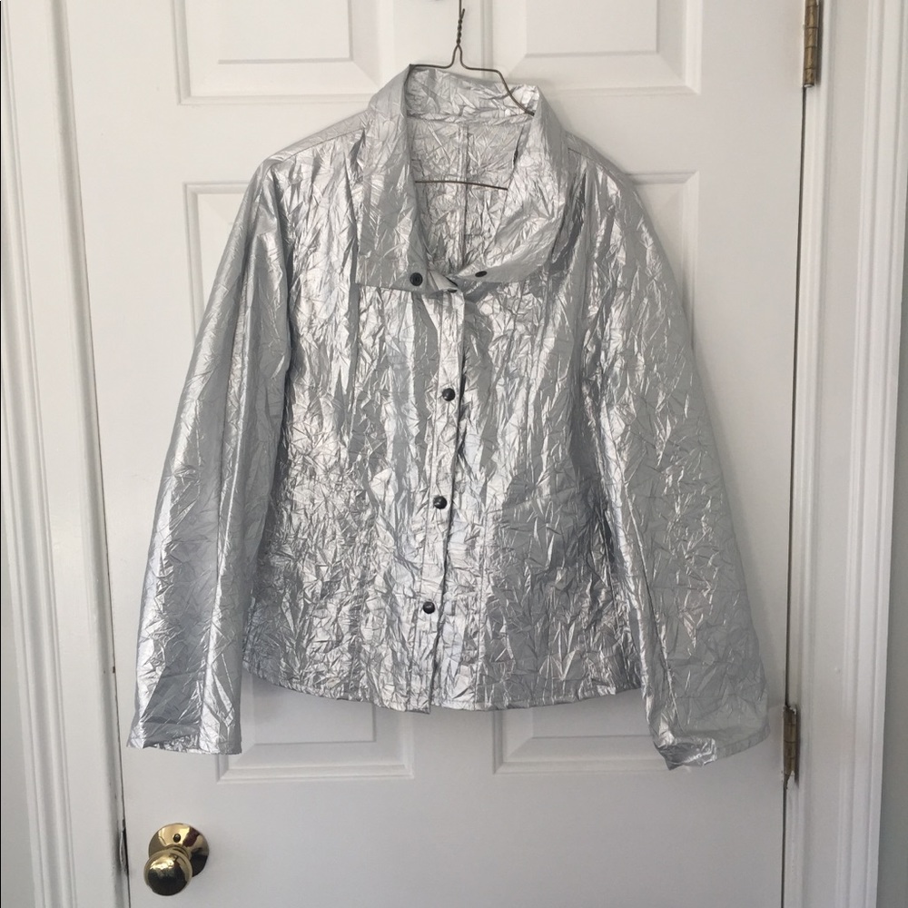 Metallic silver crinkle top